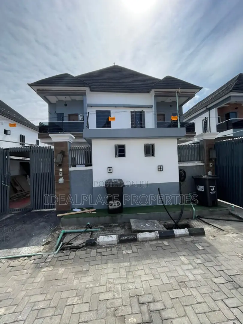 4bdrm Duplex in Chevron for sale