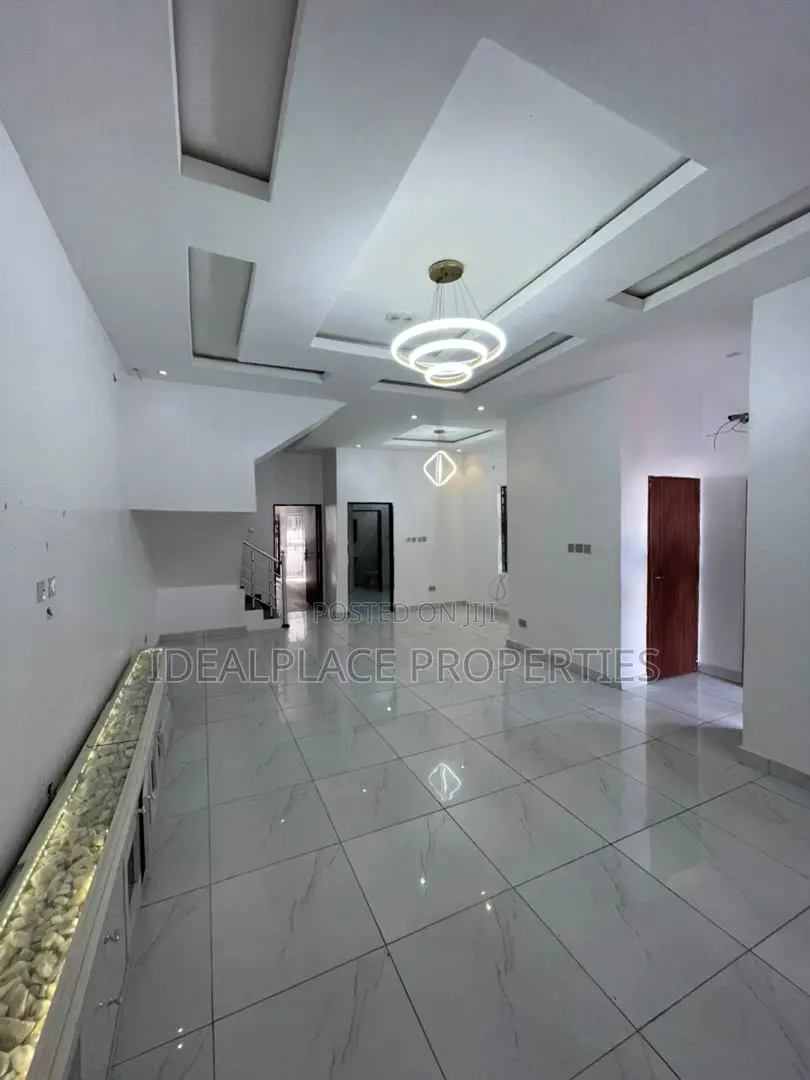 4bdrm Duplex in Chevron for sale