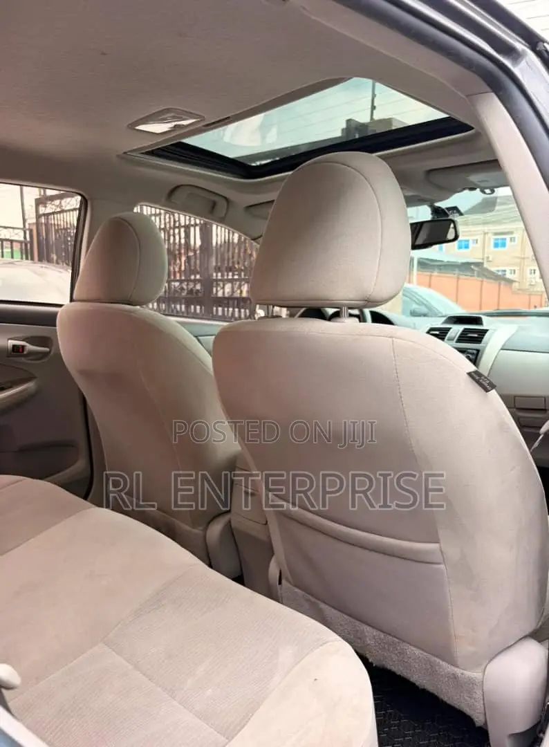 Toyota Corolla LE 4dr Sedan (1.8L 4cyl 4A) 2012 Gray