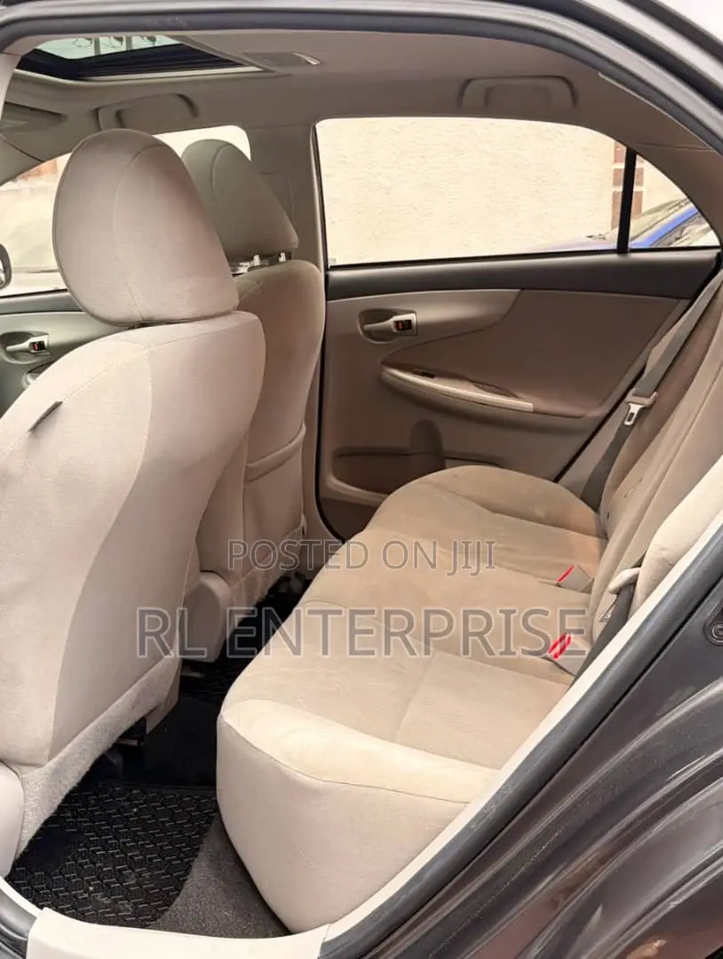 Toyota Corolla LE 4dr Sedan (1.8L 4cyl 4A) 2012 Gray