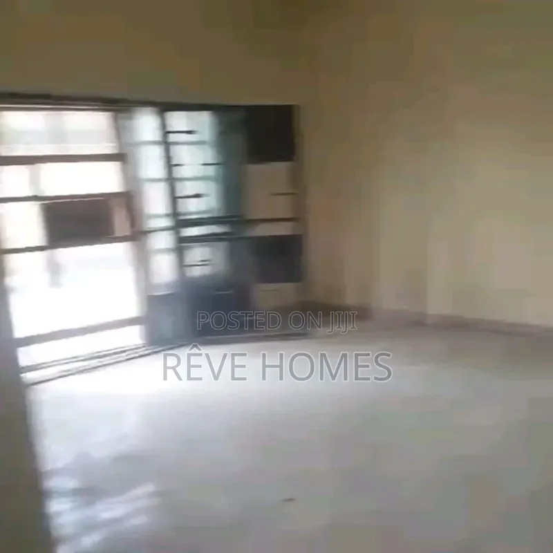 3bdrm Block of Flats in Oworonshoki / Gbagada for rent