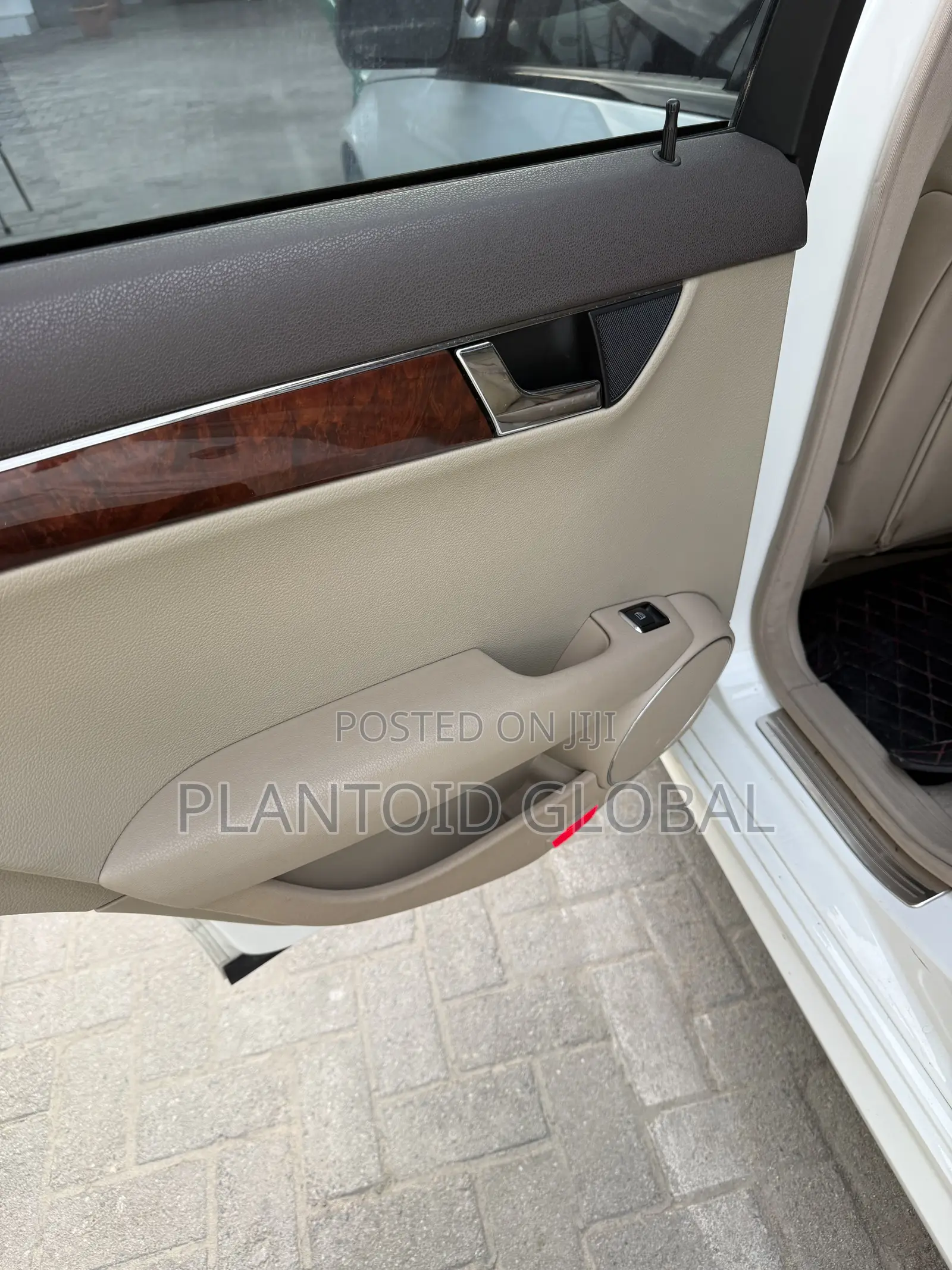 Mercedes-Benz C300 2010 White