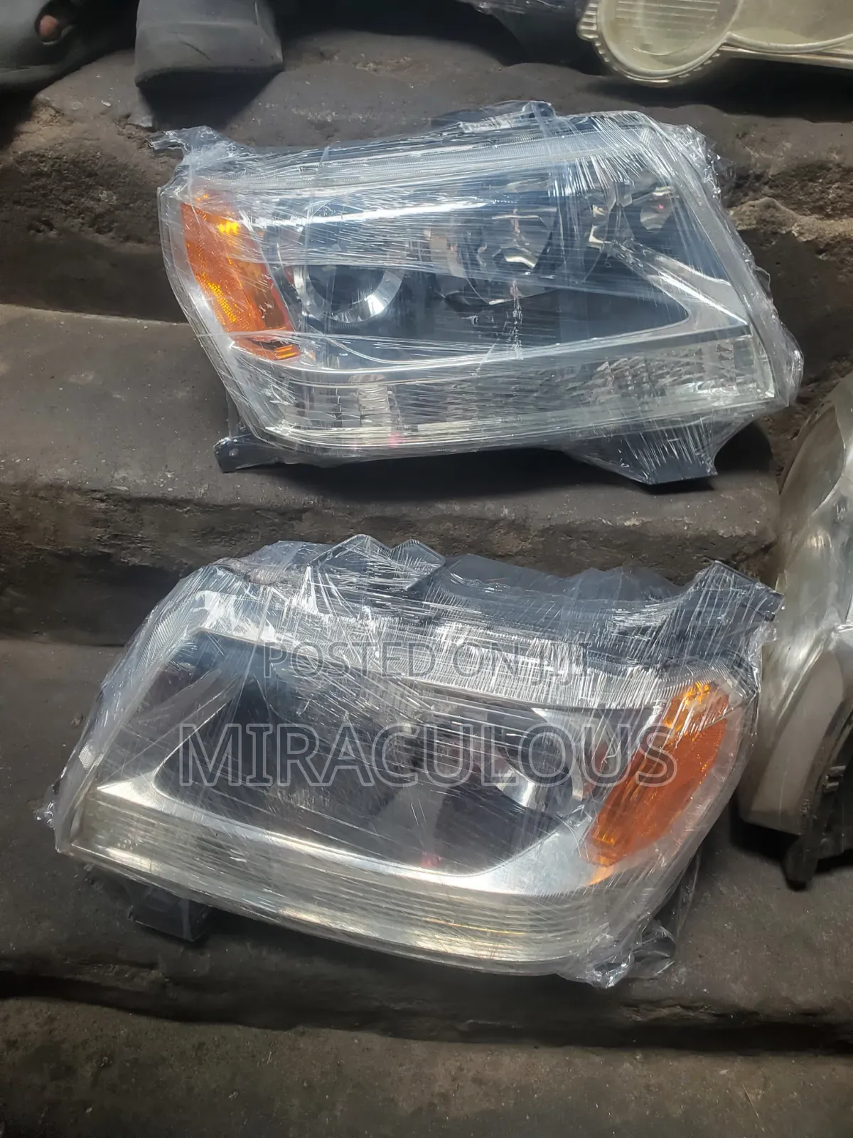 Headlight Suzuki Vitara 2008,2010, 2012 Model