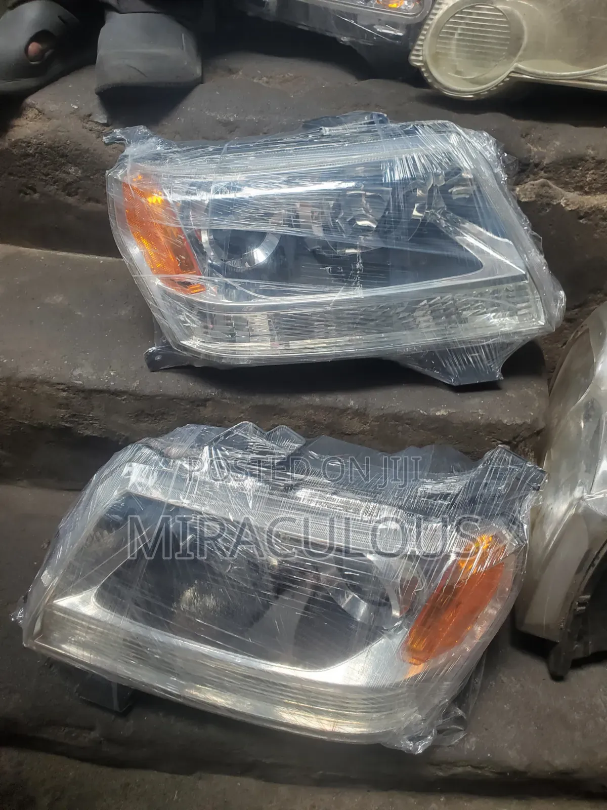 Headlight Suzuki Vitara 2008,2010, 2012 Model