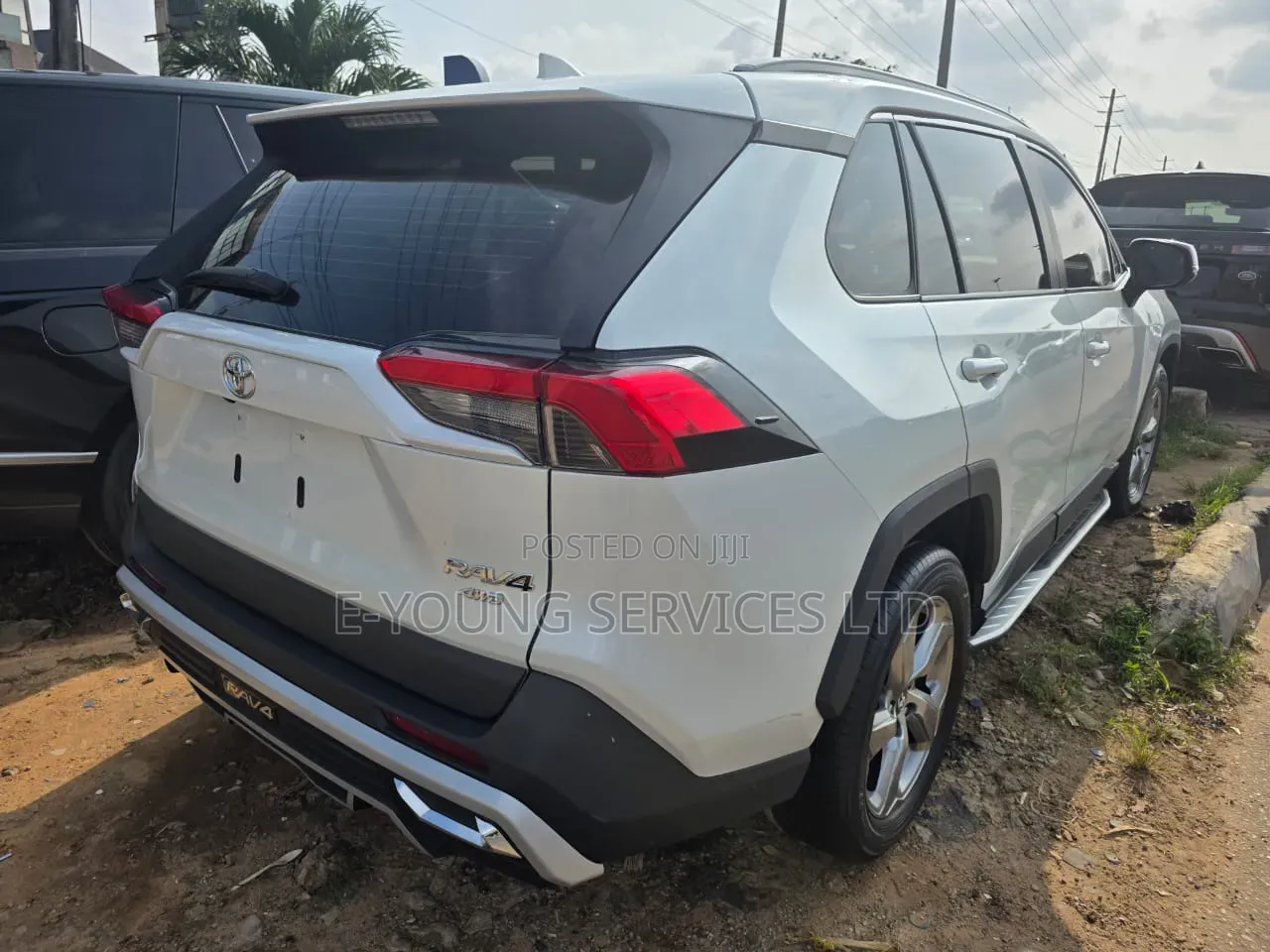 Toyota RAV4 2021 White