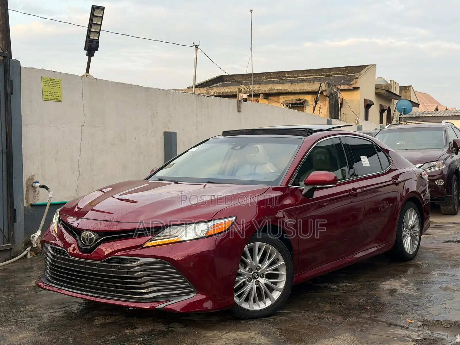 Toyota Camry XLE FWD (2.5L 4cyl 8AM) 2018 Red