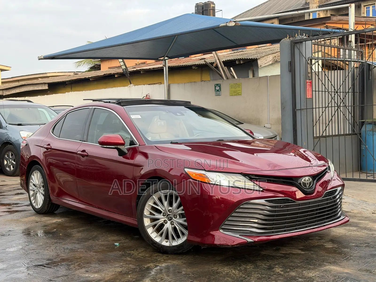 Toyota Camry XLE FWD (2.5L 4cyl 8AM) 2018 Red