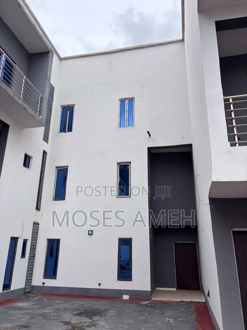 4bdrm Duplex in Gaduwa for sale