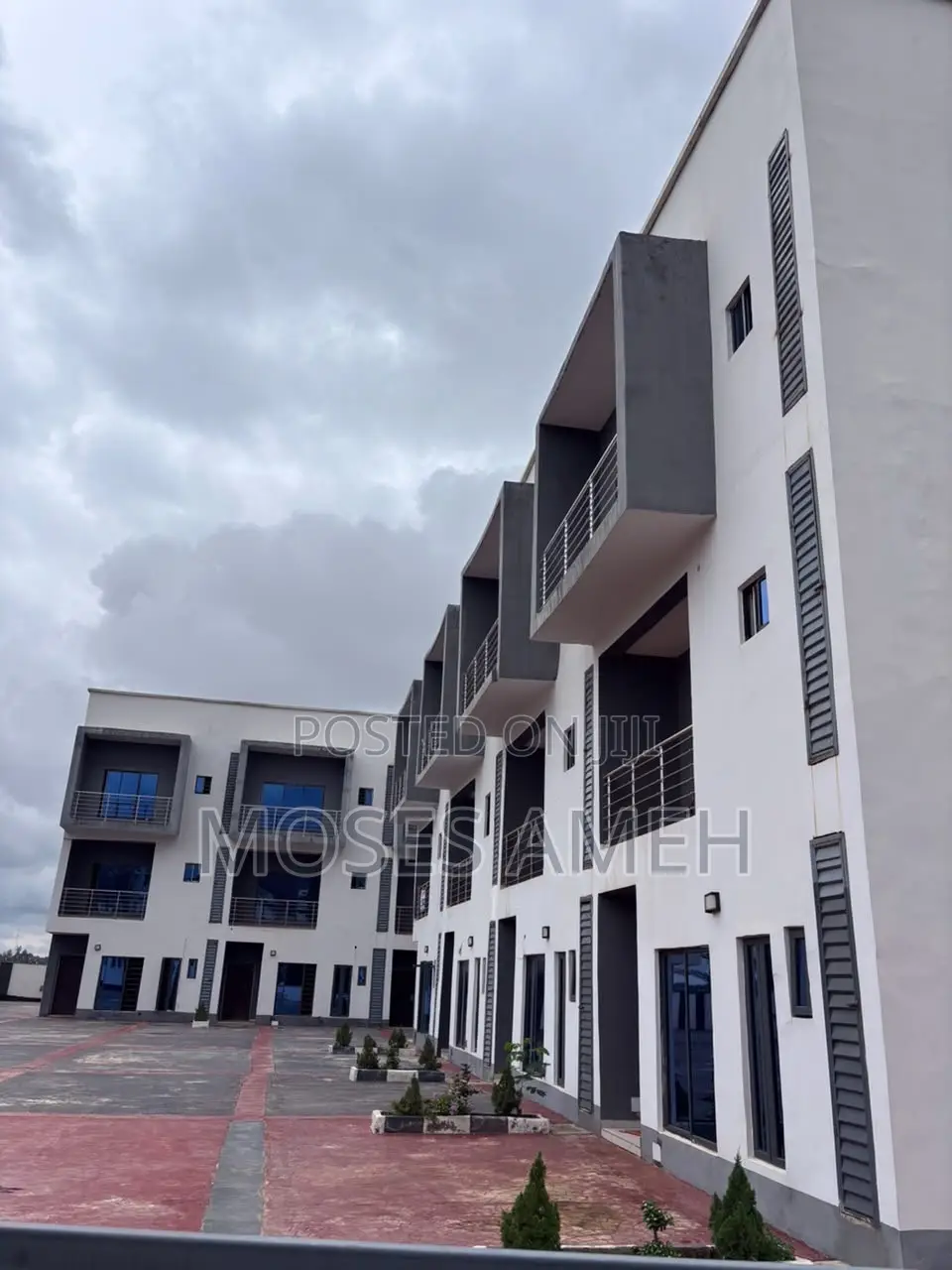 4bdrm Duplex in Gaduwa for sale