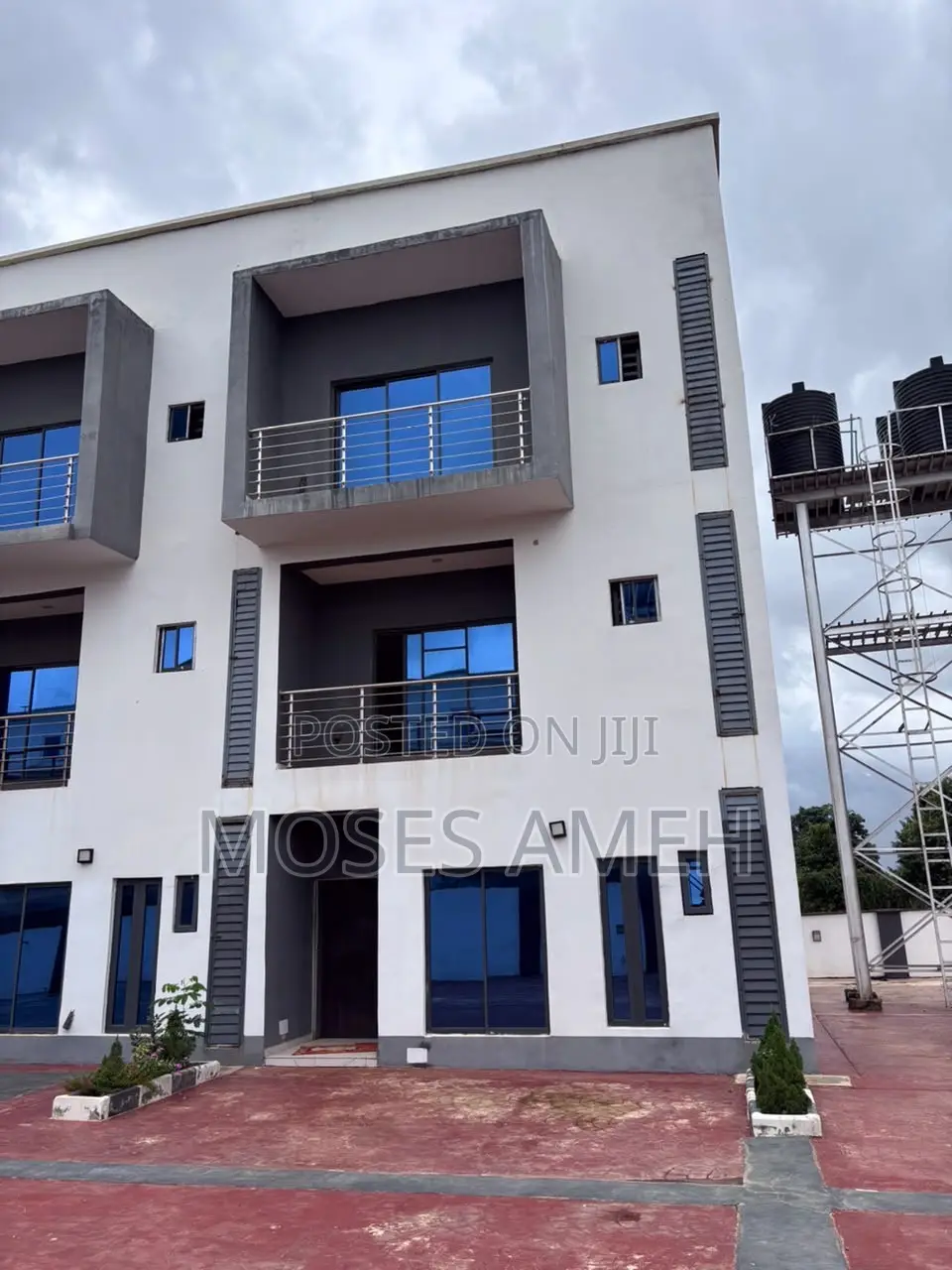 4bdrm Duplex in Gaduwa for sale