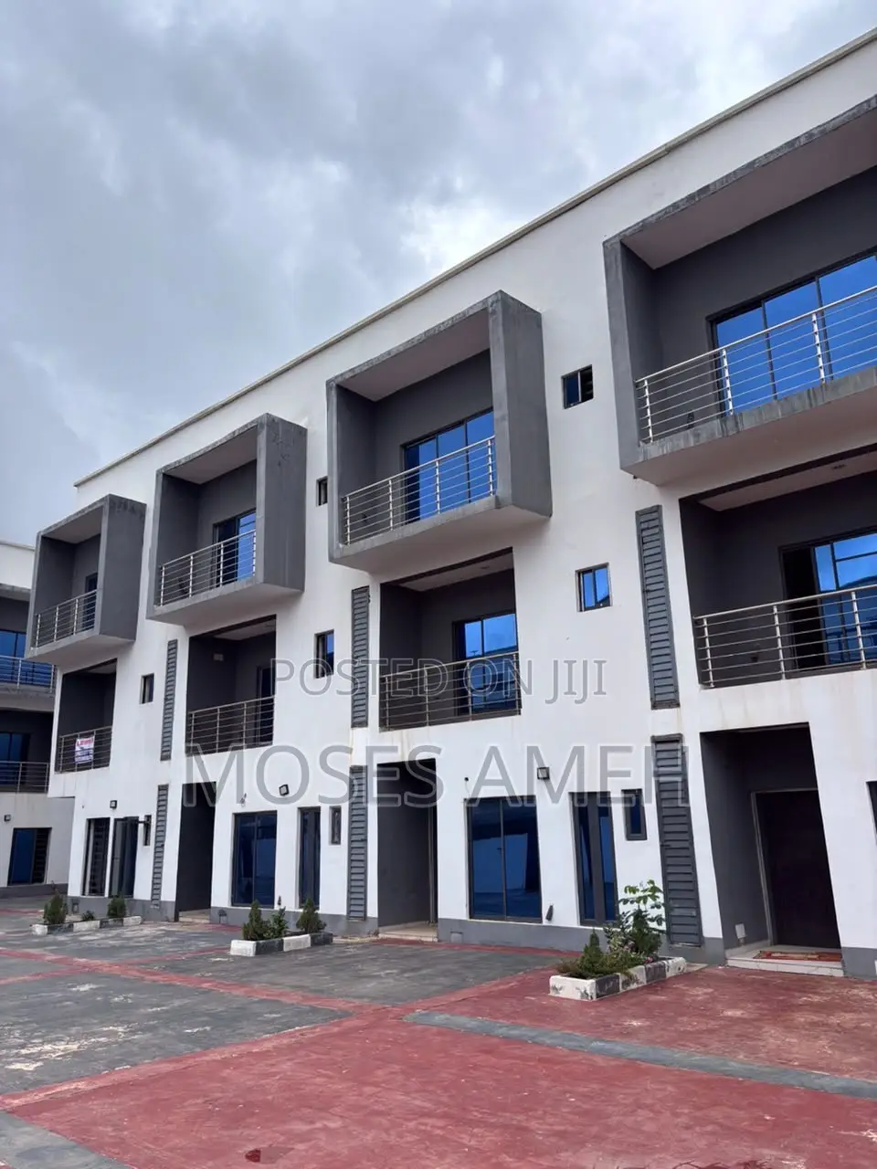 4bdrm Duplex in Gaduwa for sale