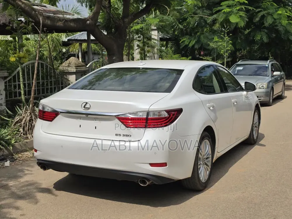 Lexus ES 350 FWD 2015 White