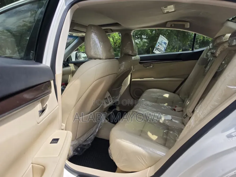 Lexus ES 350 FWD 2015 White