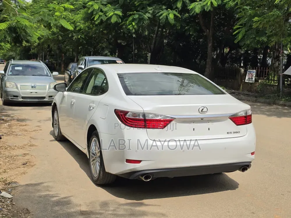 Lexus ES 350 FWD 2015 White