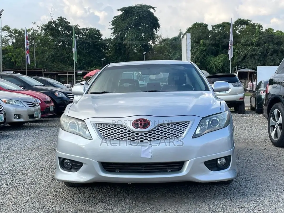 Toyota Camry 2010 Silver