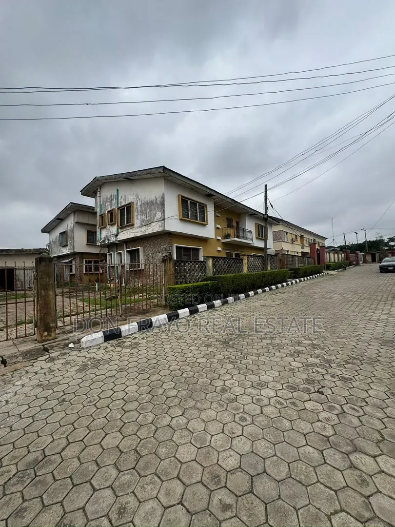 10bdrm Block of Flats in Ikolaba Estate, Ibadan for sale