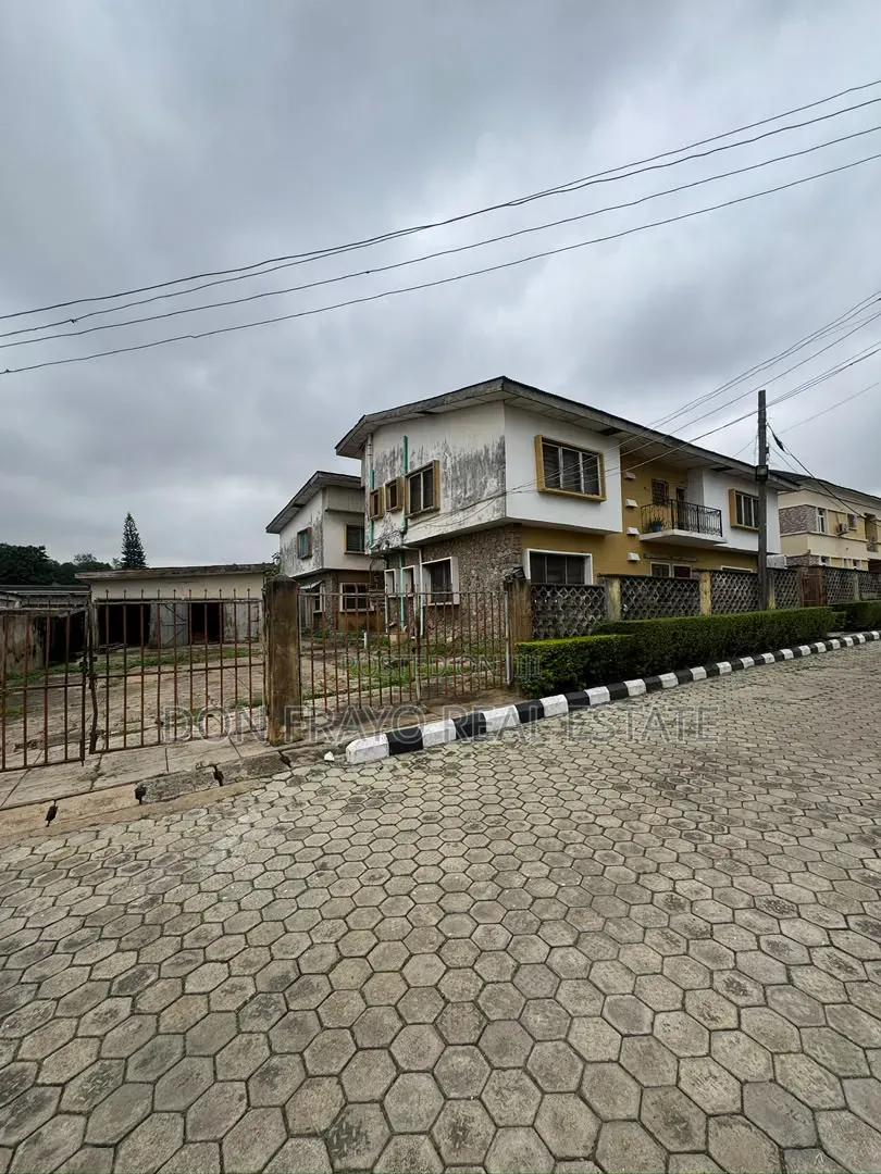 10bdrm Block of Flats in Ikolaba Estate, Ibadan for sale