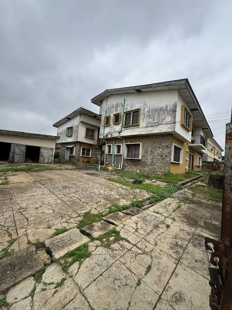10bdrm Block of Flats in Ikolaba Estate, Ibadan for sale