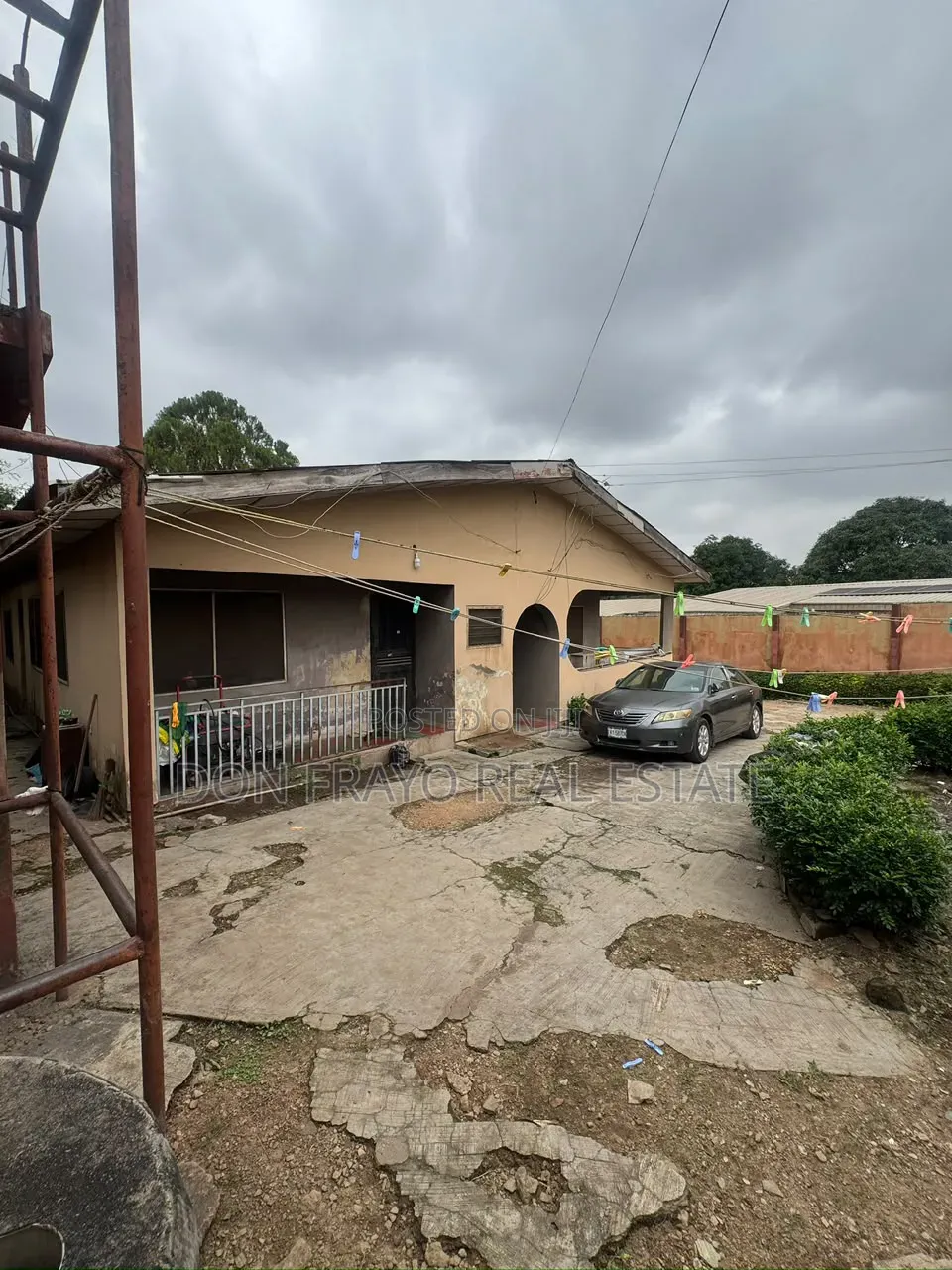 6bdrm Bungalow in New Bodija Estate for sale
