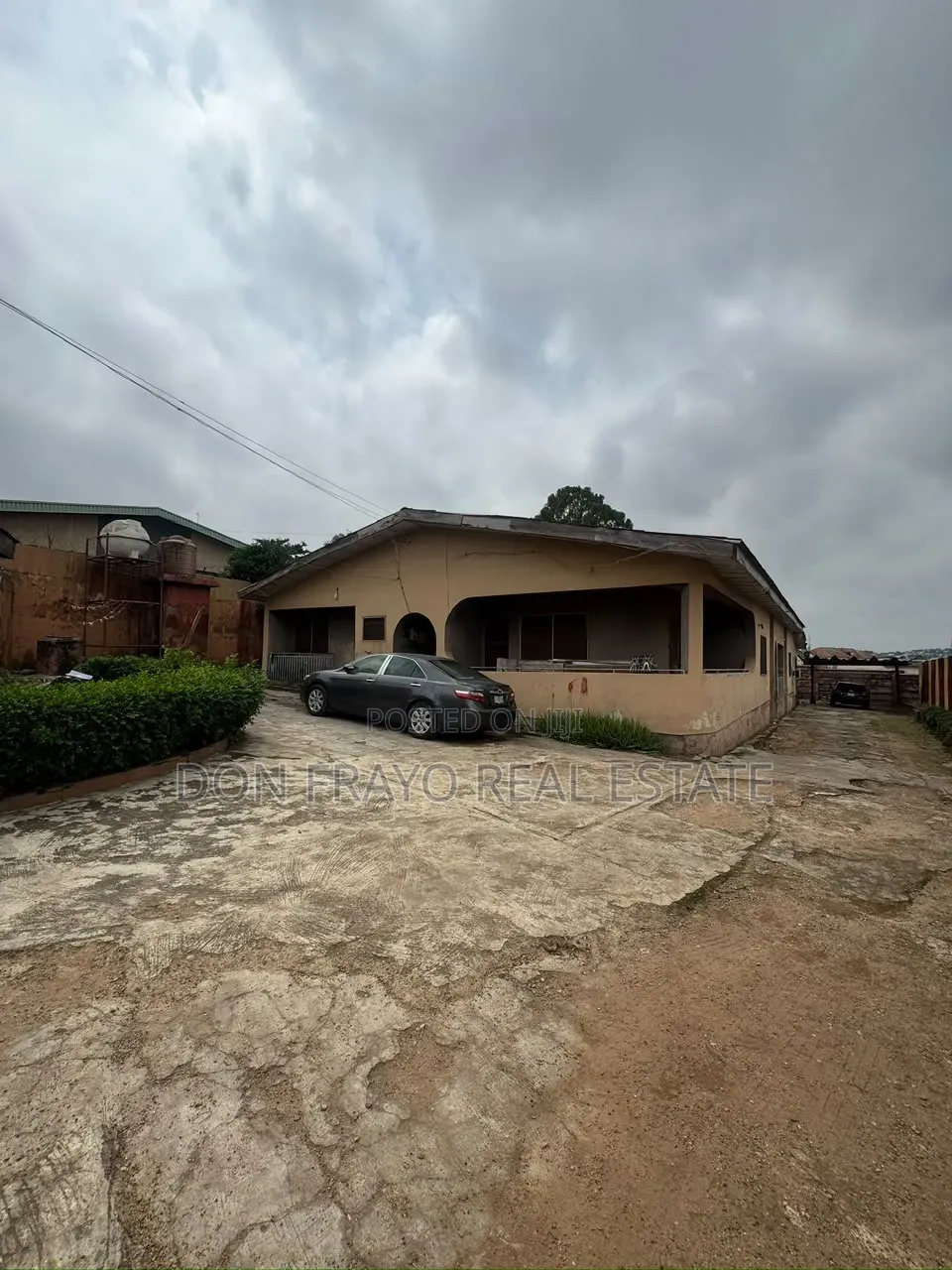 6bdrm Bungalow in New Bodija Estate for sale