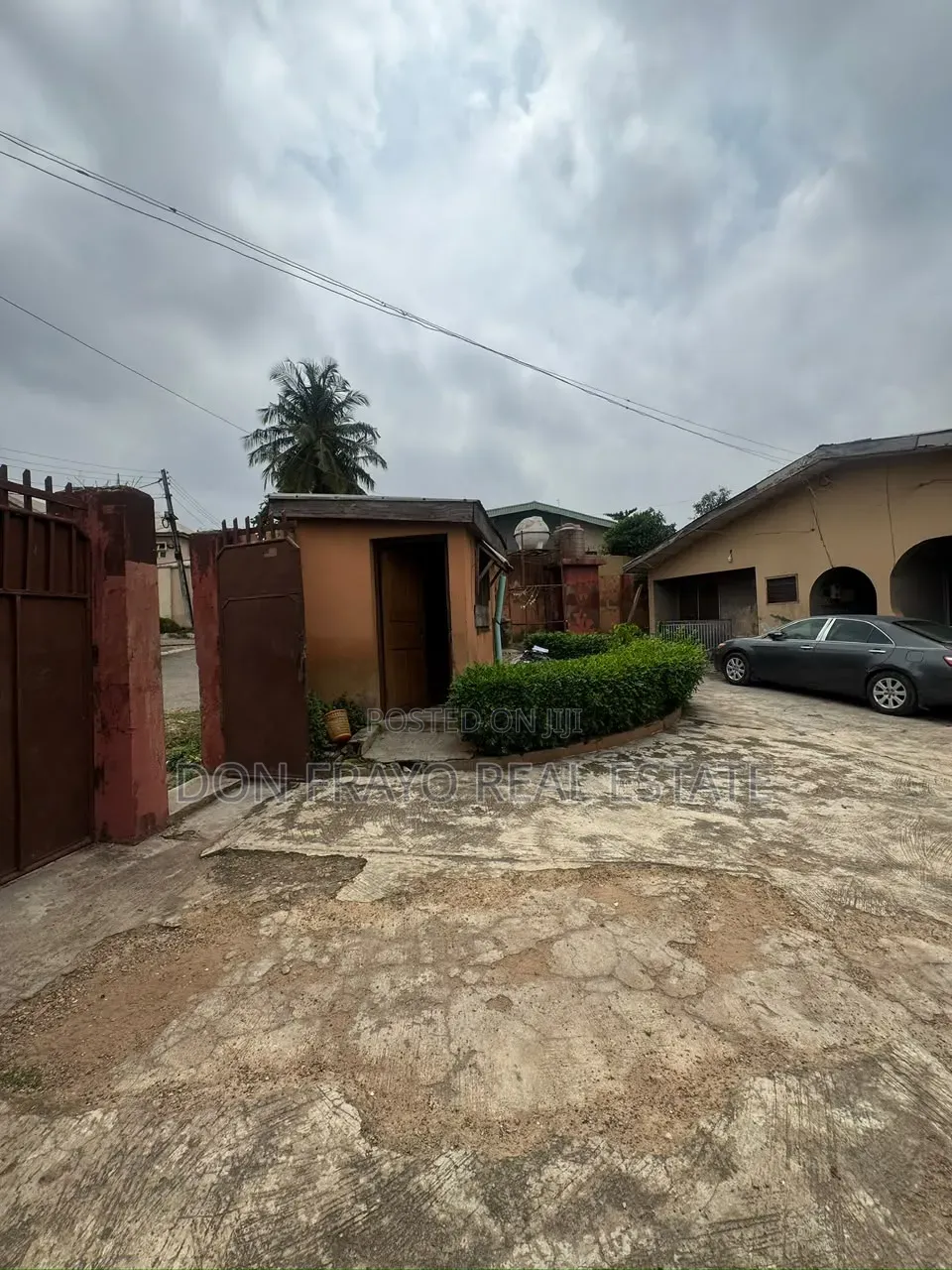 6bdrm Bungalow in New Bodija Estate for sale