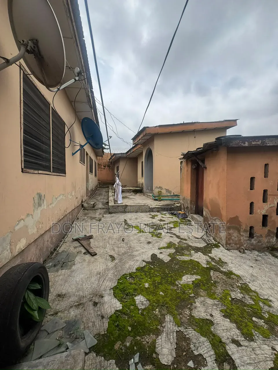 6bdrm Bungalow in New Bodija Estate for sale