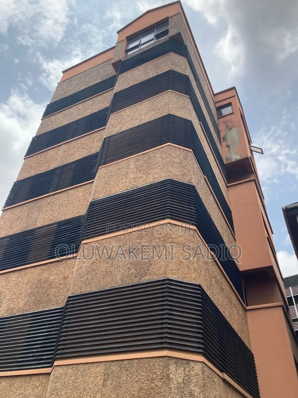 6 Storey Open Floor Office Building