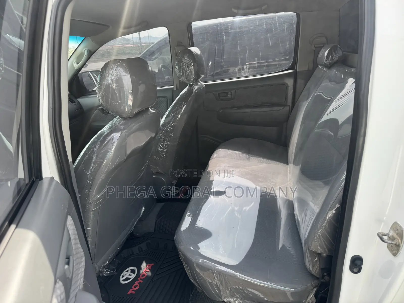 Toyota Hilux 2011 White