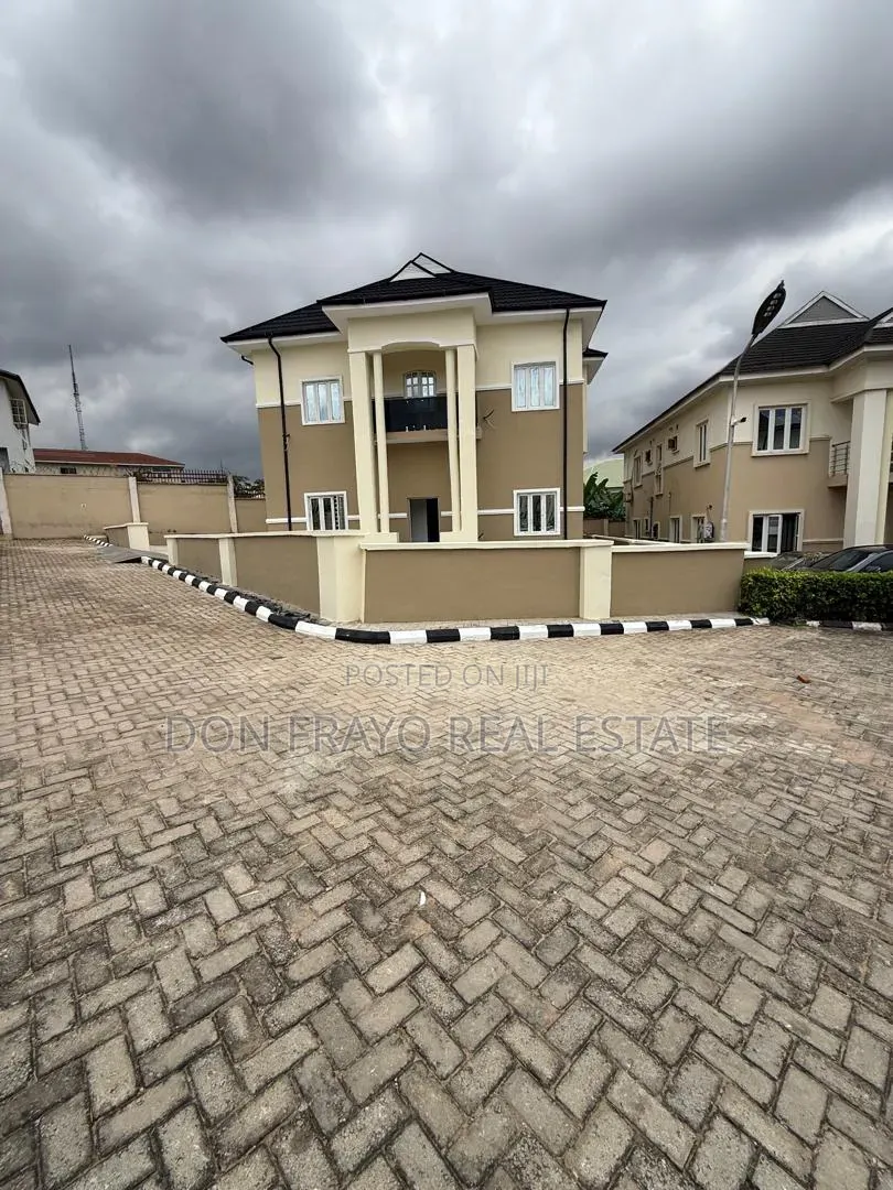 4bdrm Duplex in Olive Court Agodi for sale