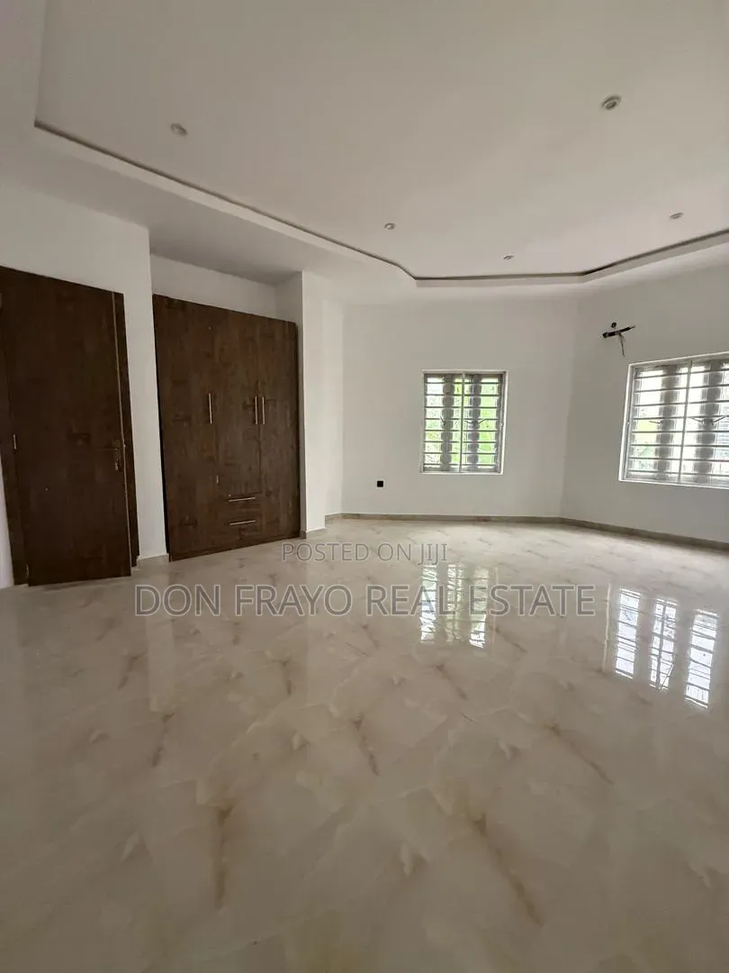 4bdrm Duplex in Olive Court Agodi for sale
