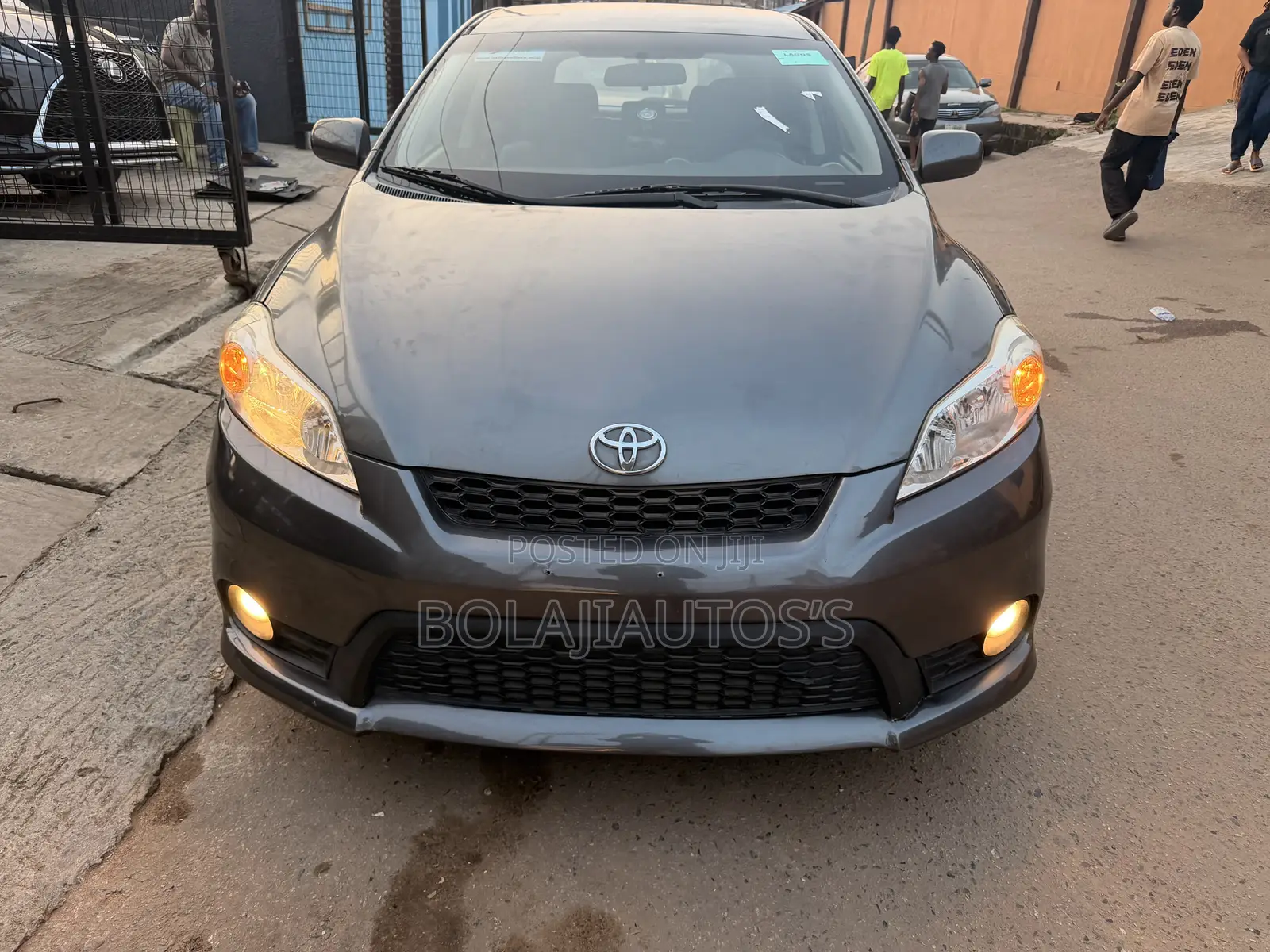 Toyota Matrix S Hatchback FWD (2.4L 4cyl 5A) 2013 Gray