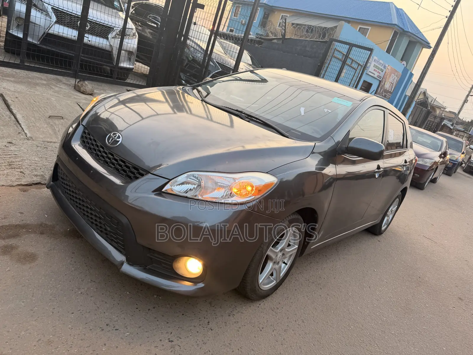 Toyota Matrix S Hatchback FWD (2.4L 4cyl 5A) 2013 Gray