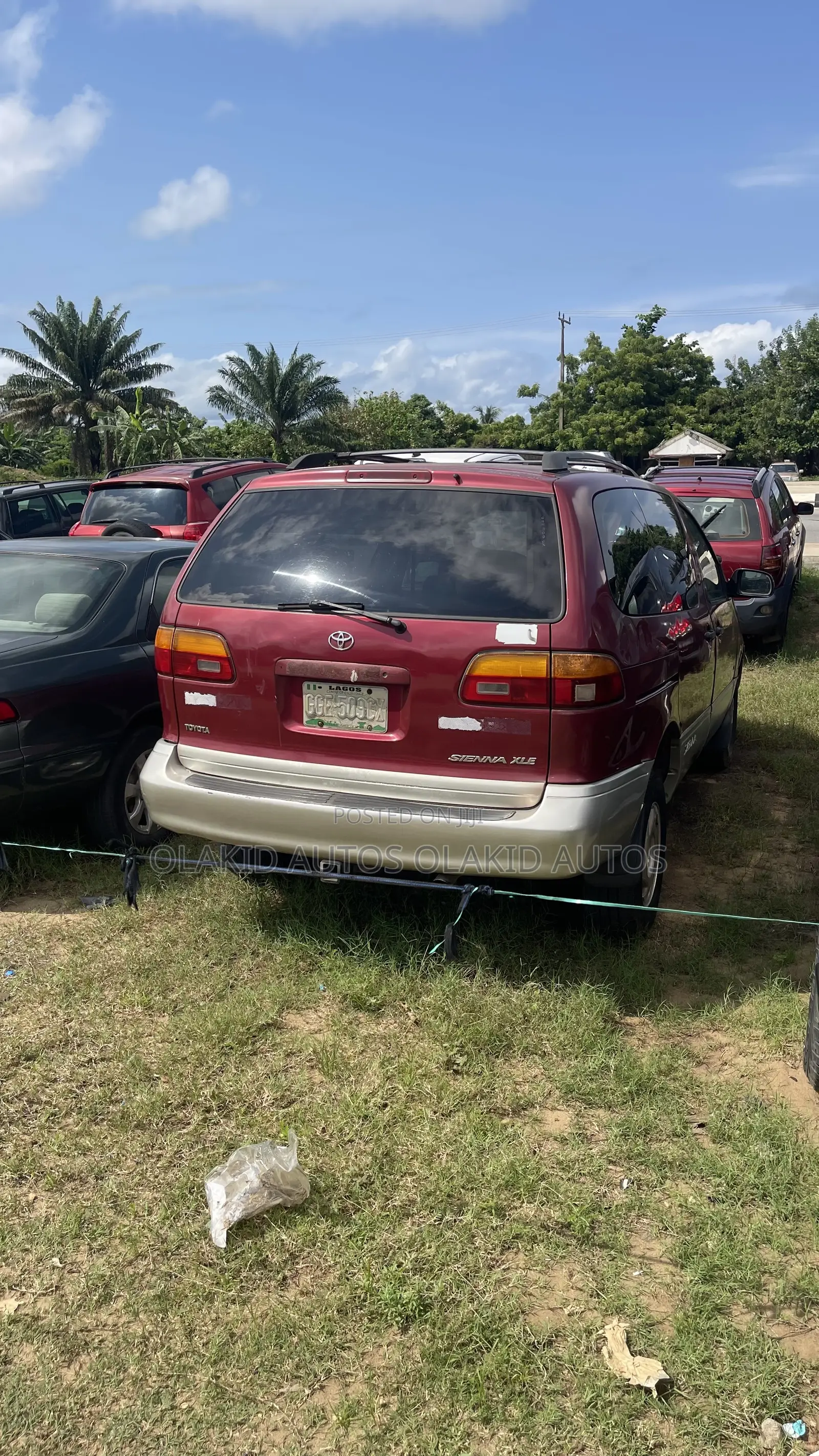 Toyota Sienna LE & 1 hatch 2000 Red