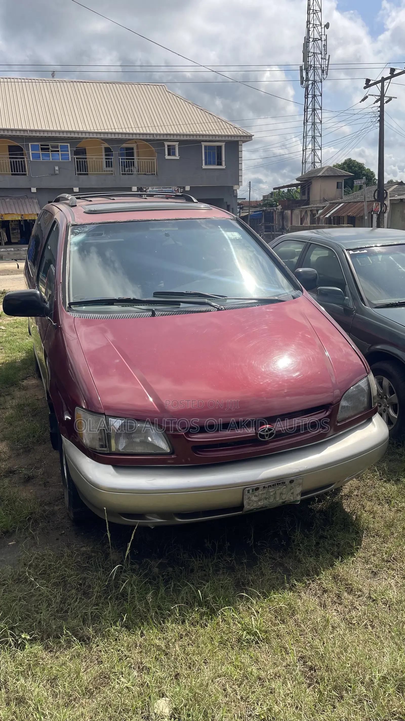 Toyota Sienna LE & 1 hatch 2000 Red