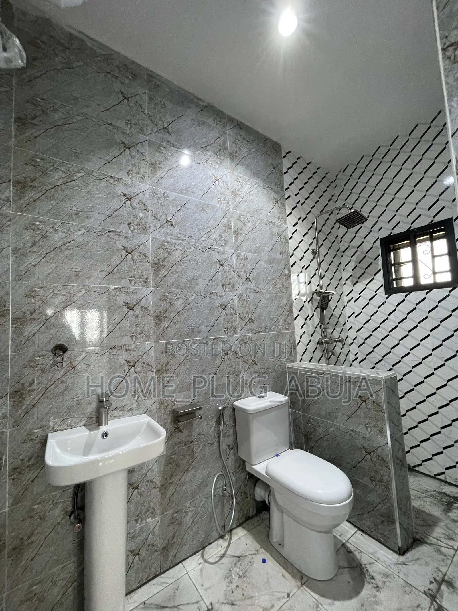 2bdrm Block of Flats in Off News Engineering, Dawaki for rent