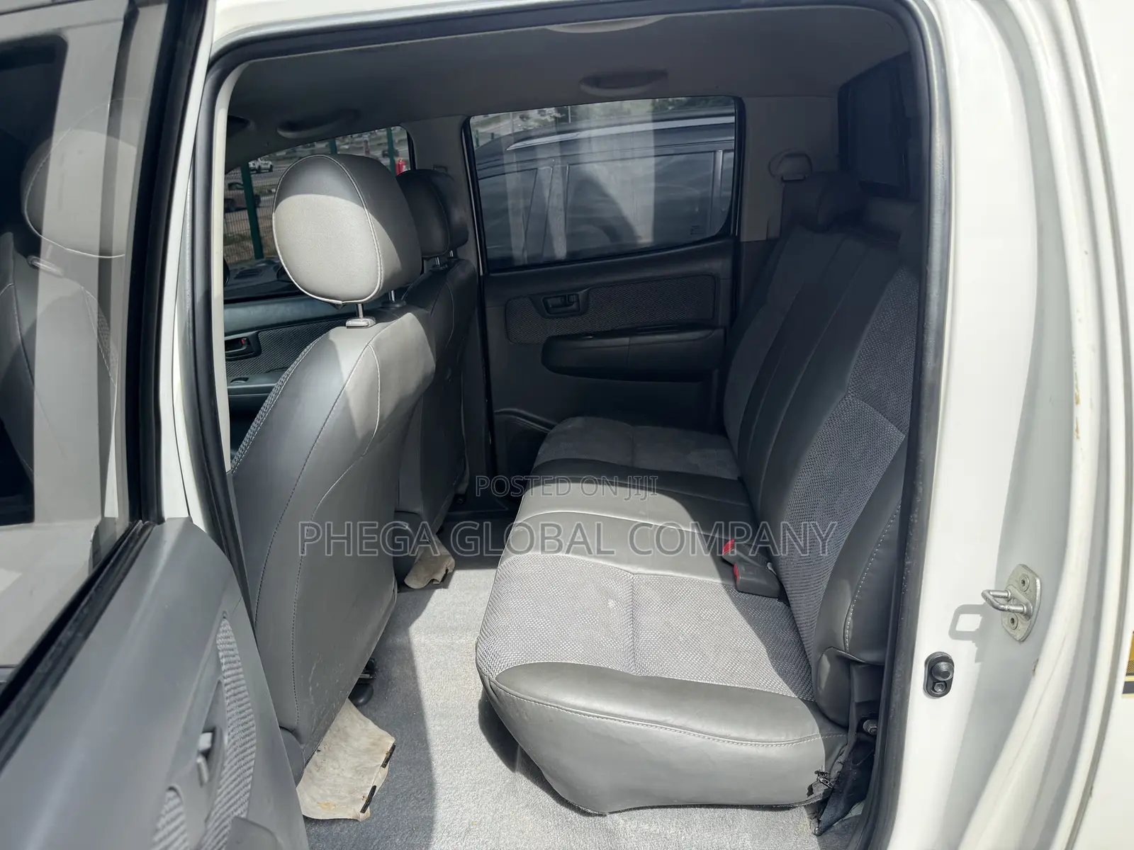 Toyota Hilux 2012 White