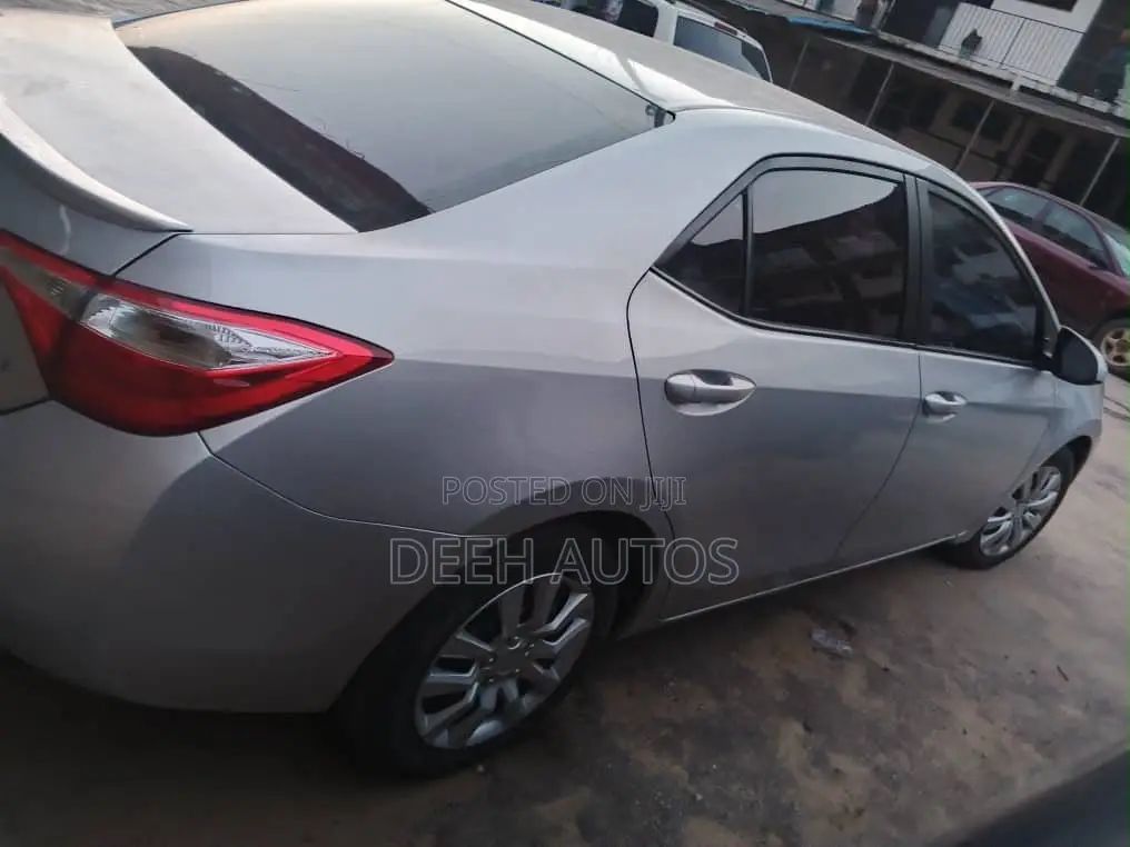 Toyota Corolla LE 4dr Sedan (1.8L 4cyl CVT) 2014 Silver