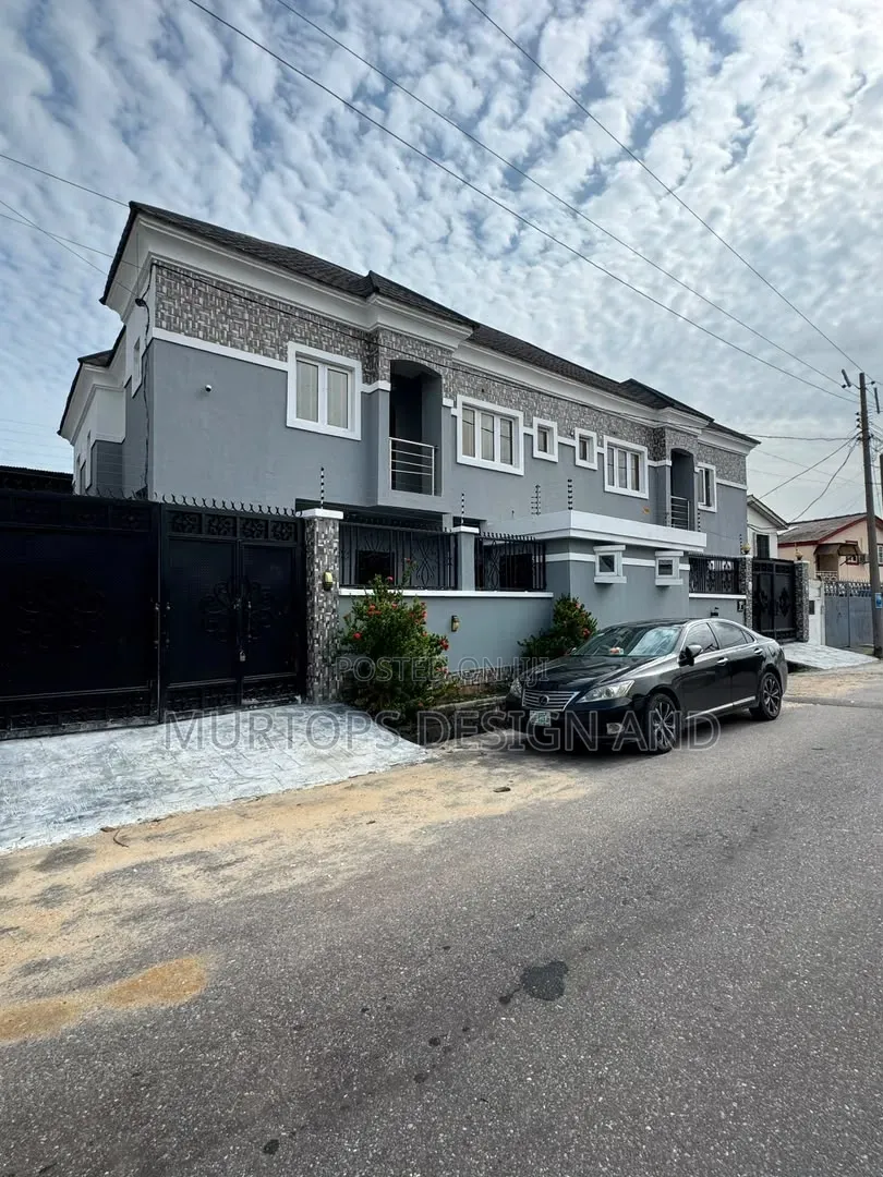4bdrm Townhouse/Terrace in Adeniran Ogunsanya for sale