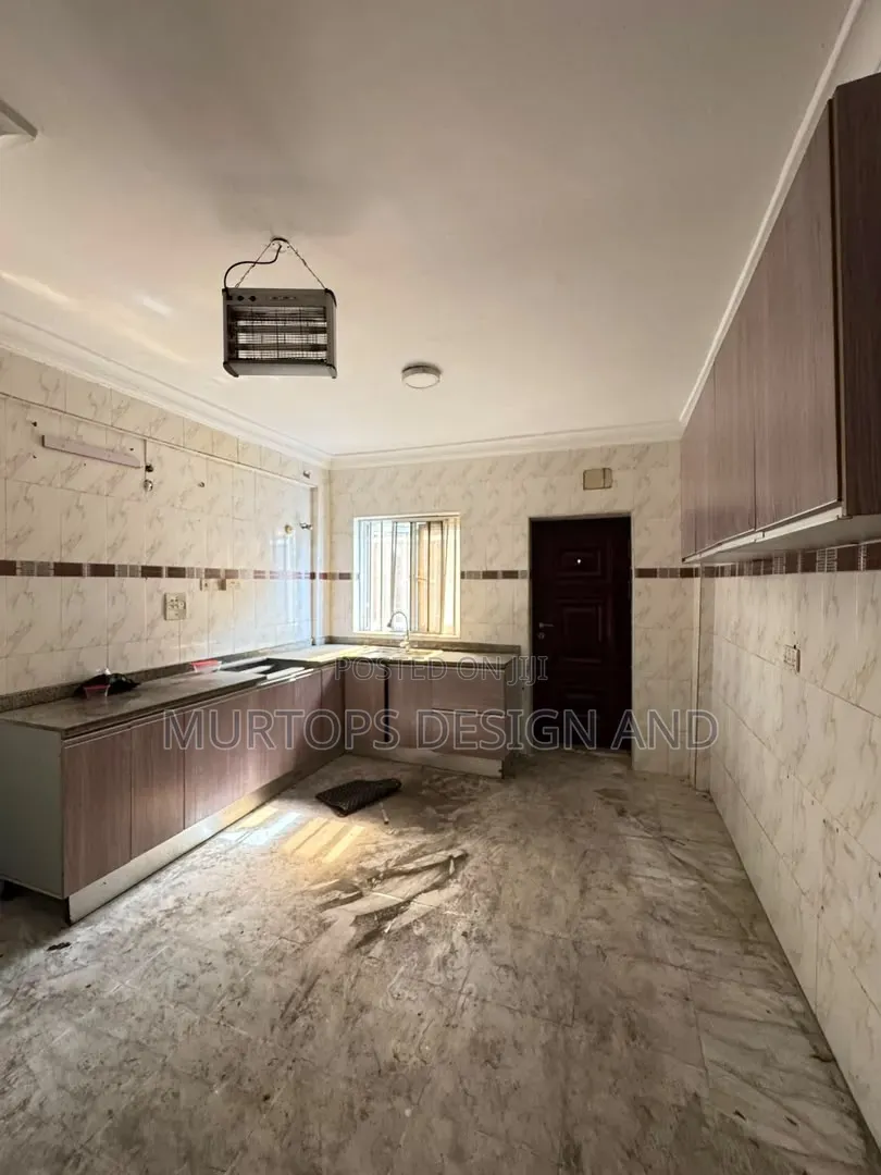 4bdrm Townhouse/Terrace in Adeniran Ogunsanya for sale