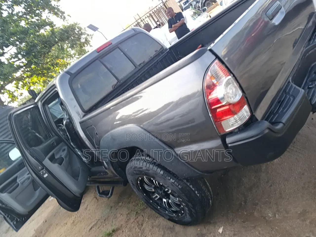 Toyota Tacoma 2015 Gray