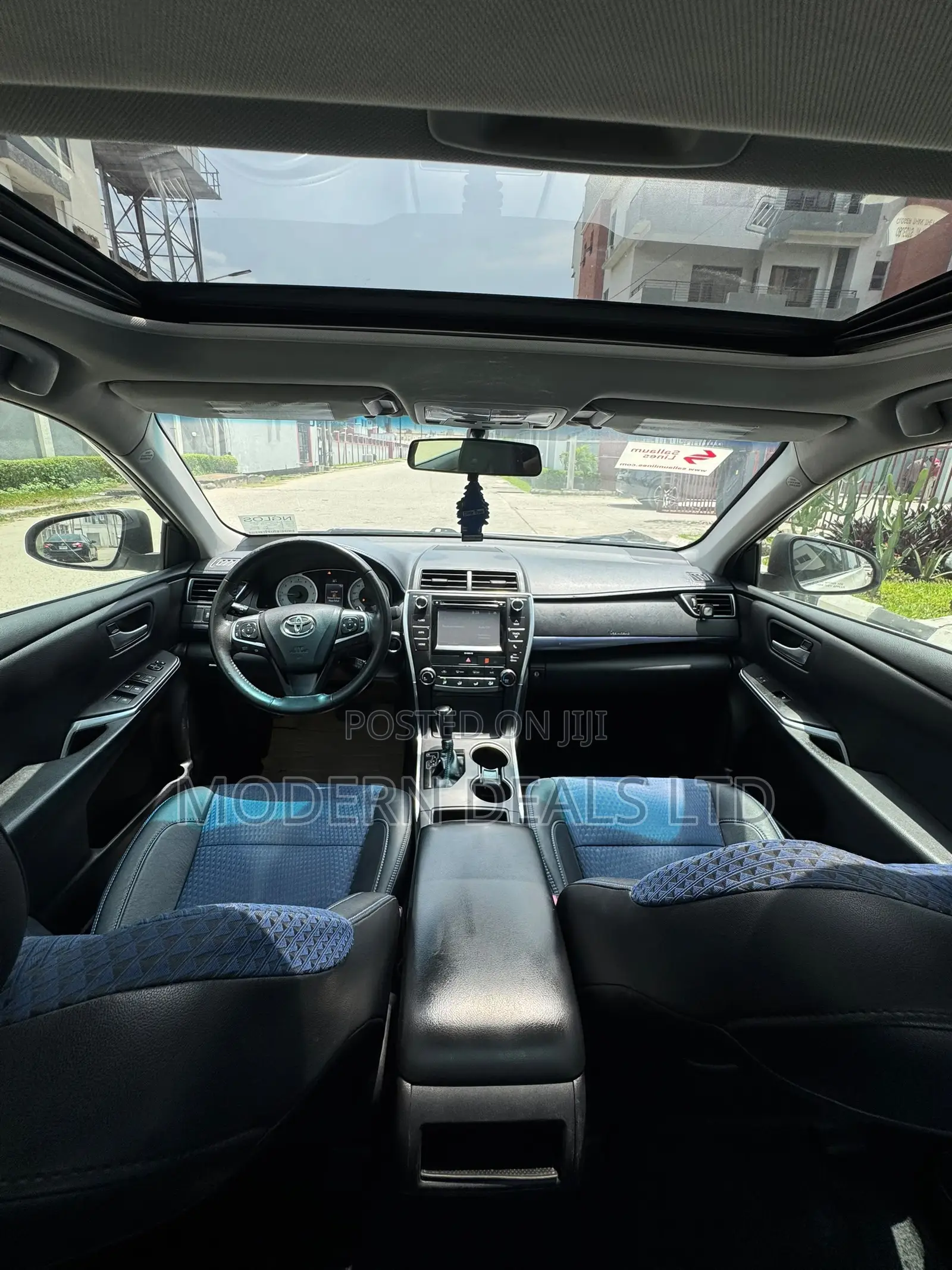Toyota Camry SE w/Special Edition Pkg (2.5L 4cyl 6A) 2016 White