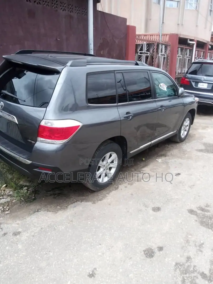 Toyota Highlander 3.5L 4WD 2013 Gray