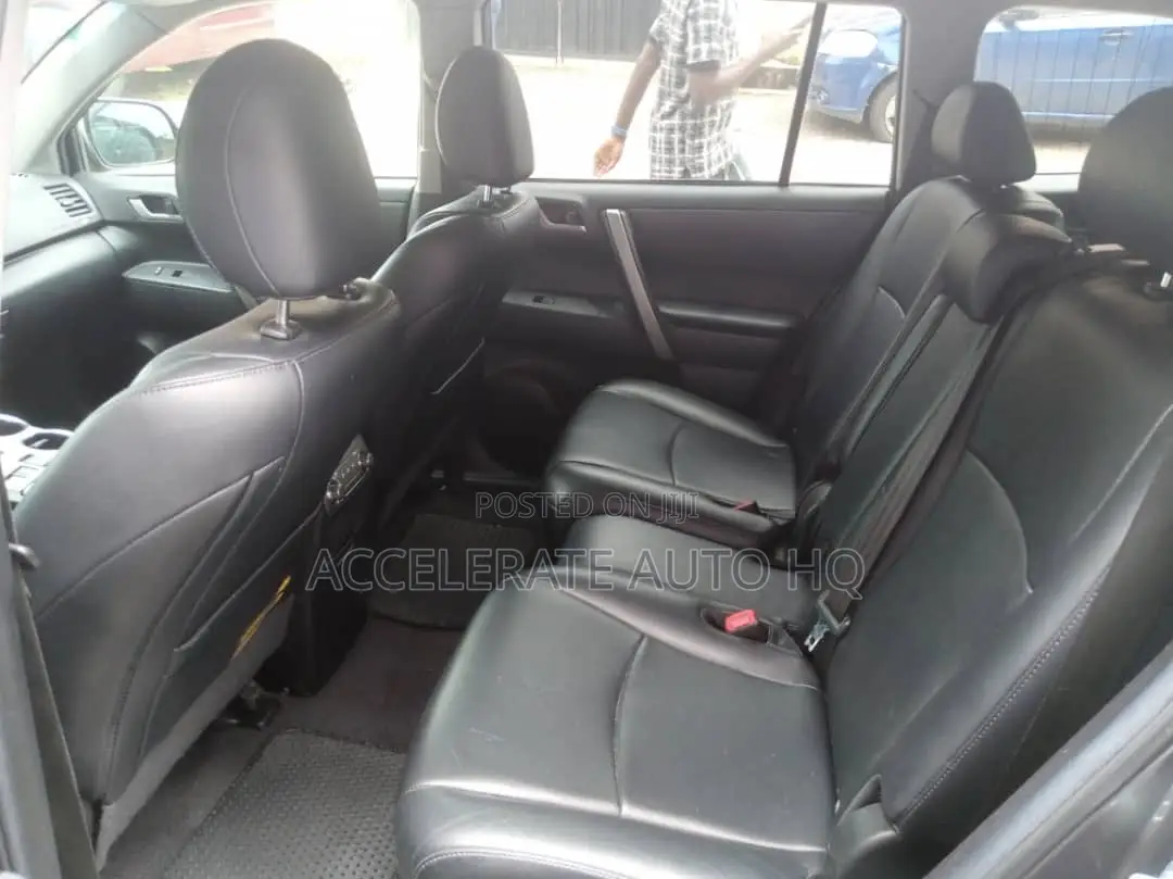 Toyota Highlander 3.5L 4WD 2013 Gray