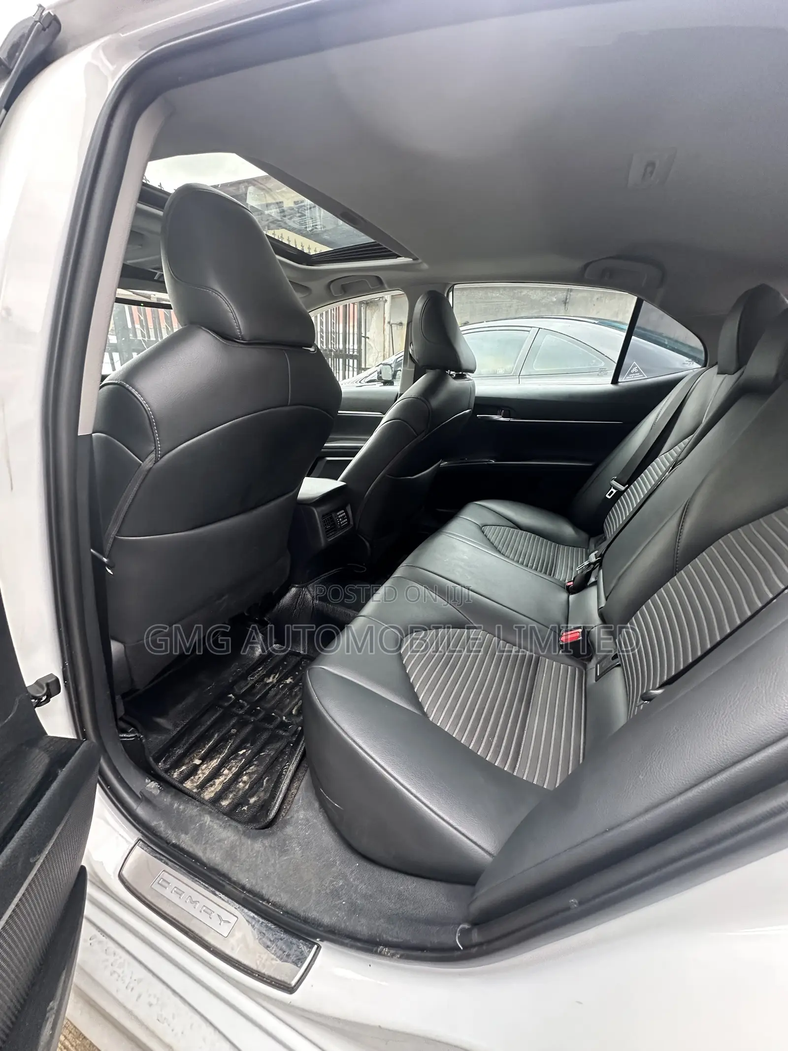 Toyota Camry SE Nightshade FWD 2020 White