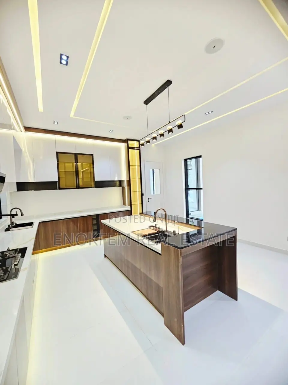 6bdrm Duplex in Lagos State for sale