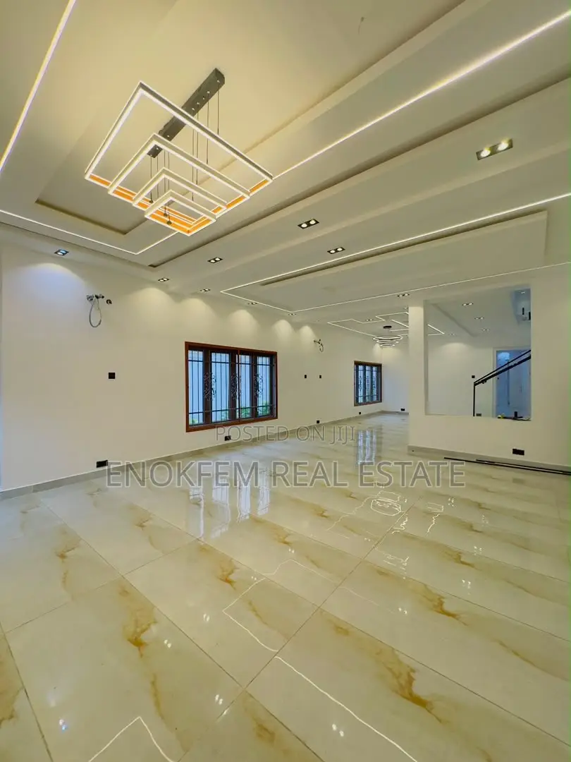 6bdrm Duplex in Lagos State for sale