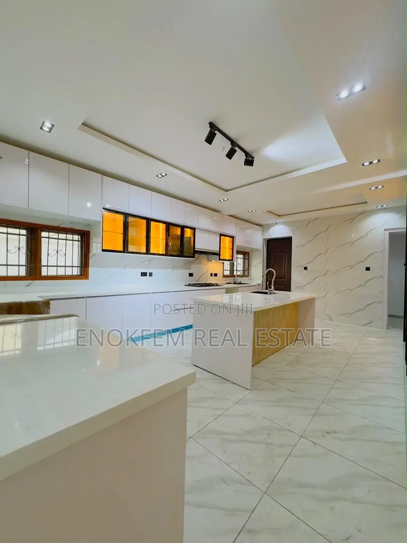 6bdrm Duplex in Lagos State for sale