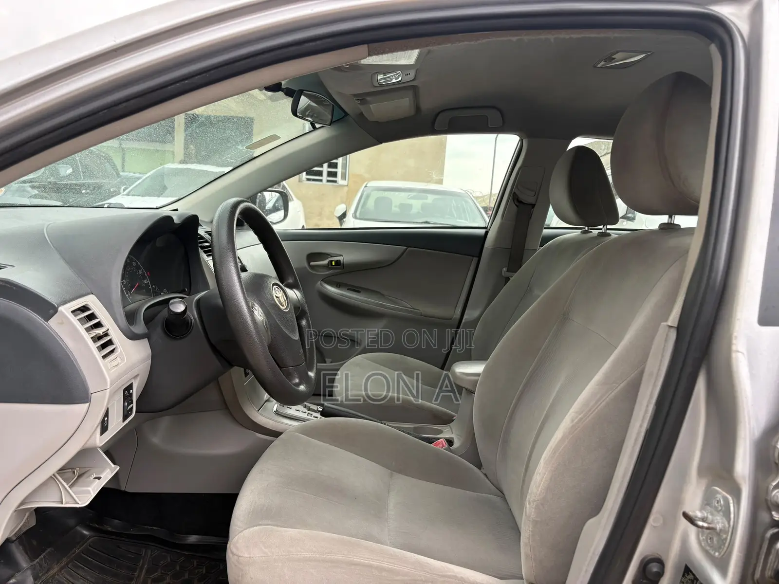 Toyota Corolla L 4dr Sedan (1.8L 4cyl 5M) 2012 Silver