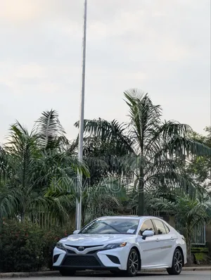 Toyota Camry 2018 White