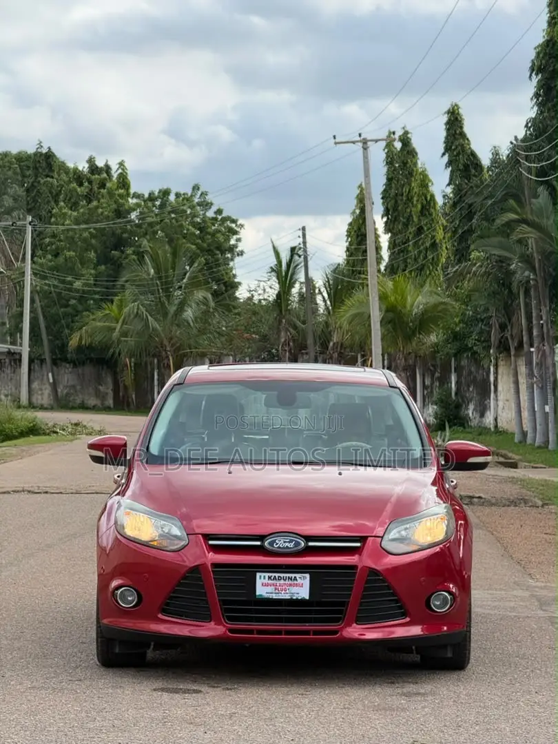 Ford Focus 2011 Red